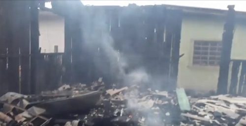 Imagem referente a Duas casas são destruídas pelo fogo em Dois Vizinhos