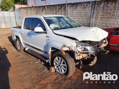 Motorista perde o controle de carro e invade shopping Motorista perde o controle de carro e invade shopping