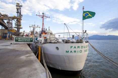 Imagem referente a Porto de Paranaguá recebe embarcação da Marinha para atividade de formação do Exército