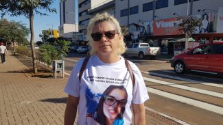 Familiares de Alana Beatriz pedem justiça pela morte da jovem em manifestação em Cascavel