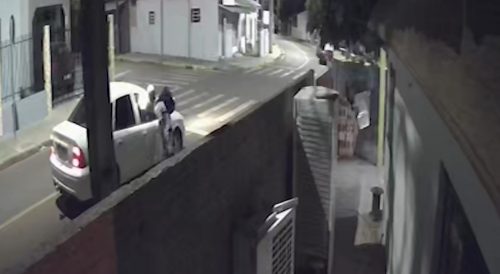 Imagem referente a Tragédia em Toledo: Vídeo mostra momento em que PM aborda jovem de forma aleatória na rua e o executa com um tiro