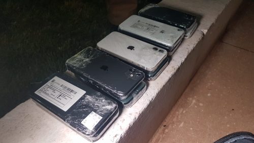 Idosa em posse de 20 Iphones avaliados em 20 mil dólares é detida em Cascavel