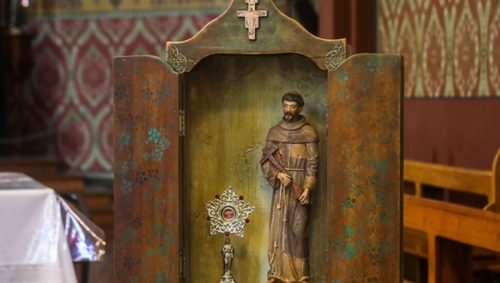 Diocese recebe imagem e relíquia de São Francisco