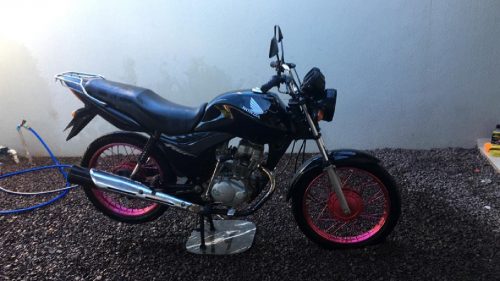 Imagem referente a Motocicleta de placa ASS-2F51 de cor preta foi furtada na Rua Paraná