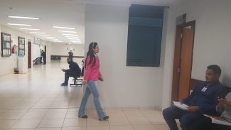Vitória de Oliveira, esposa de Gabriel e vítima de Adinei é ouvida no Fórum; réu presta depoimento por videoconferência