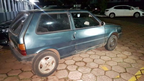 Fiat Uno com alerta de furto é recuperado por policiais do 3º Esfaep em conjunto do Bope, no centro