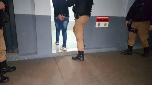 Homem com mandado judicial em aberto é preso enquanto passeava pela Expovel