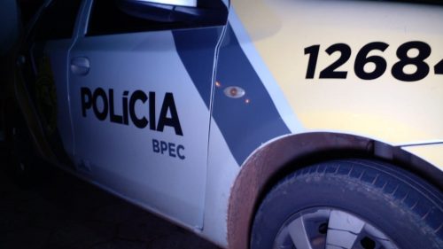 Jovem de 17 anos é apreendida acusada de tentar agredir professora, no Santa Cruz Jovem de 17 anos é apreendida acusada de tentar agredir professora, no Santa Cruz