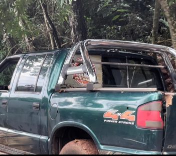 Camionete S10, placas IJG-5168, foi furtada no Bairro Esmeralda
