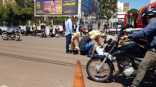Quatro pessoas ficam feridas em grave acidente envolvendo motocicletas no Bairro Claudete