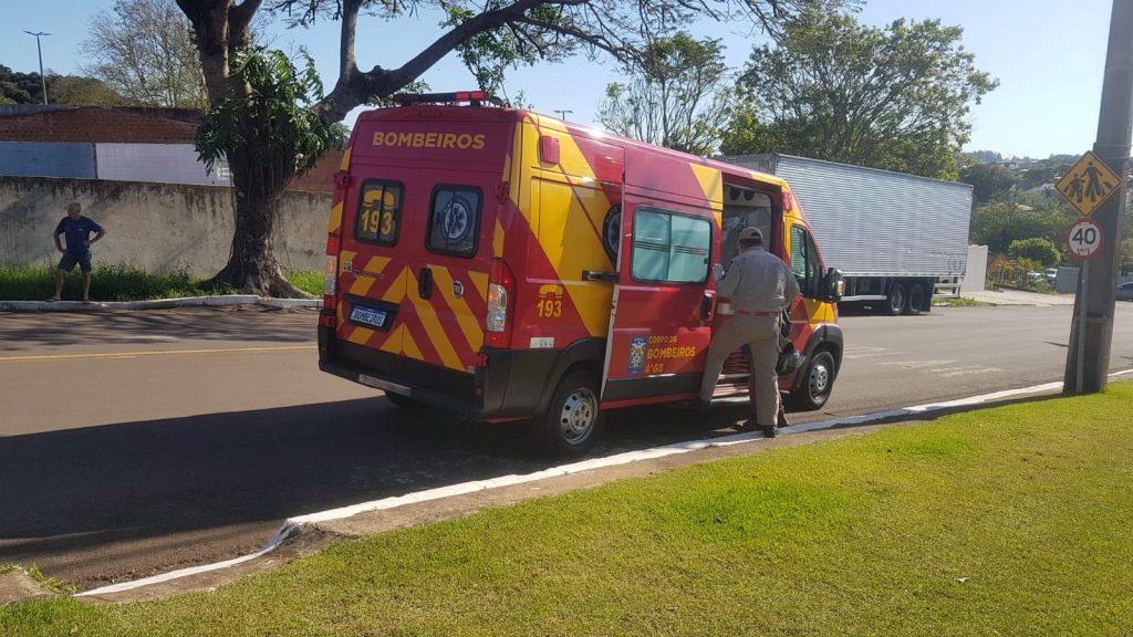 Motociclista fica ferido após bater em Mercedes no Parque São Paulo