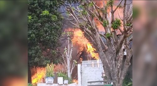 Imagem referente a VÍDEO: Incêndio destrói casa em sete minutos em Goioerê 