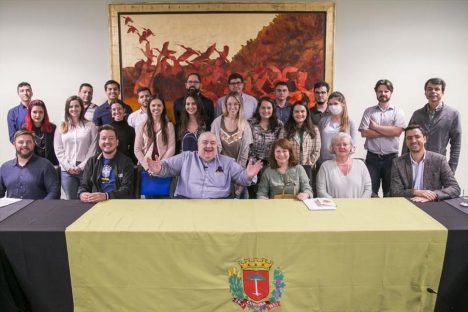 Curitiba – Posse de servidores é celebrada em solenidade com o prefeito e secretários Curitiba – Posse de servidores é celebrada em solenidade com o prefeito e secretários