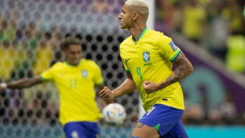 Com dois gols de Richarlison, Brasil vence primeira partida na Copa do Mundo Com dois gols de Richarlison, Brasil vence primeira partida na Copa do Mundo