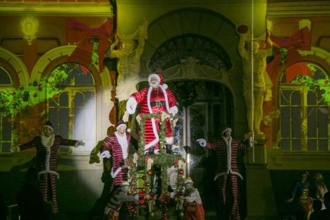 Curitiba – Prefeito Rafael Greca acompanha espetáculo do Natal de Curitiba no Paço da Liberdade