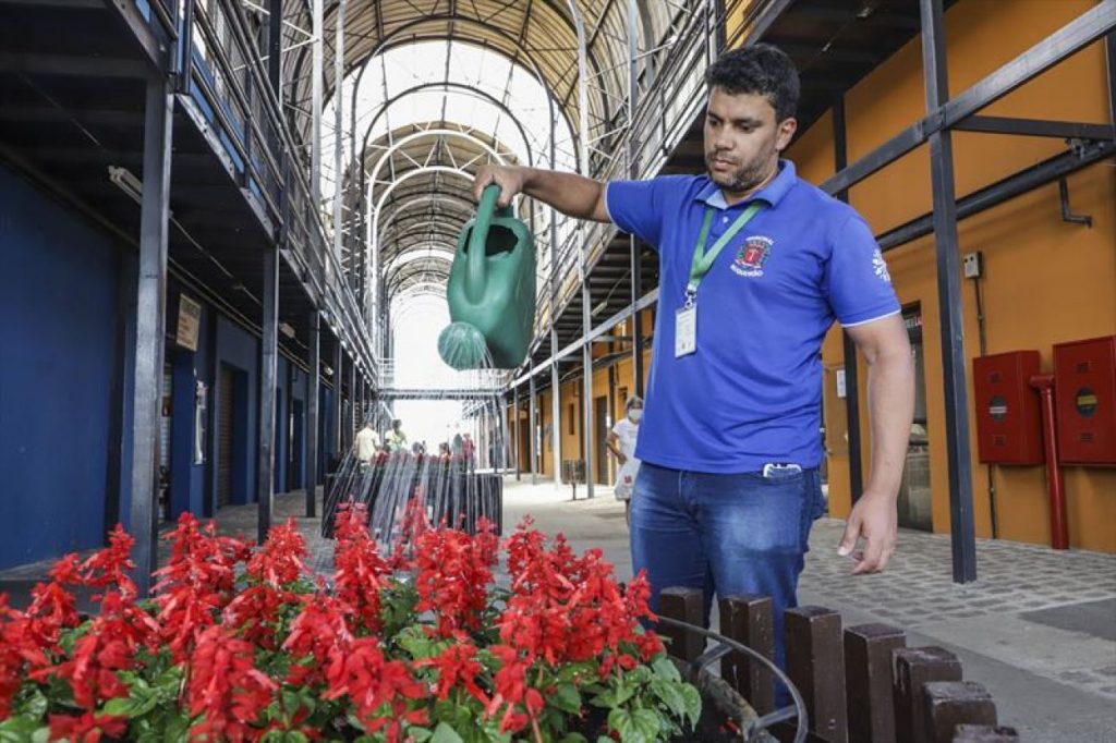 Curitiba – Na Regional Boqueirão, água da chuva ajuda na limpeza e rega das plantas Curitiba – Na Regional Boqueirão, água da chuva ajuda na limpeza e rega das plantas