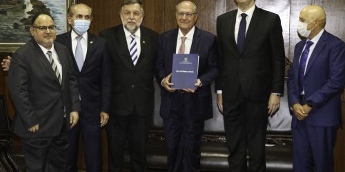 Alckmin recebe relatório de impactos da pandemia na educação