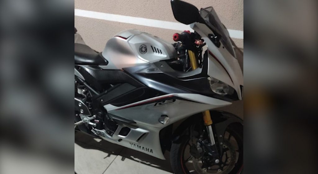 Motocicleta Yamaha R3 é furtada no Universitário