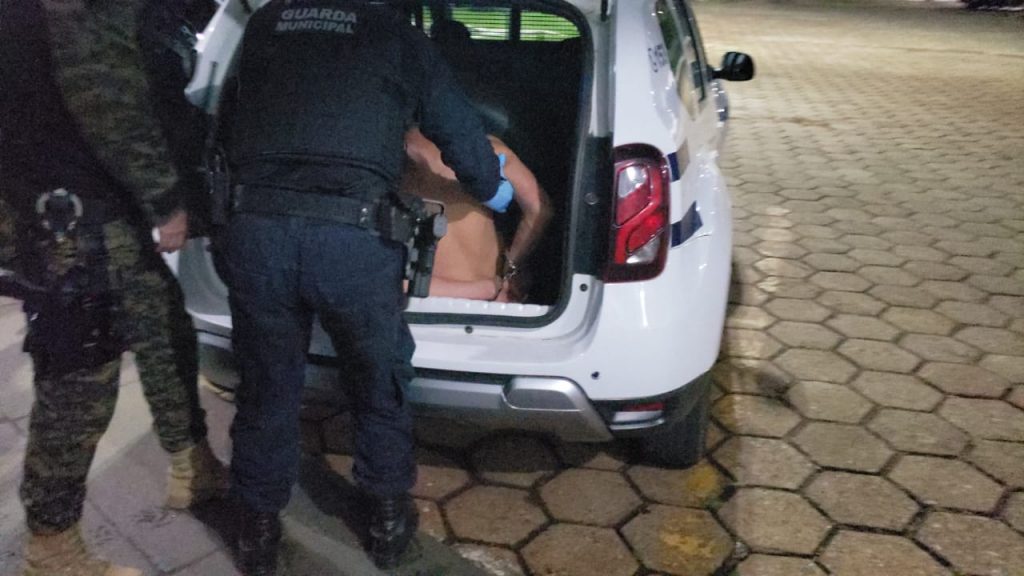 Violento e quebrando medida protetiva, homem é detido em Cascavel