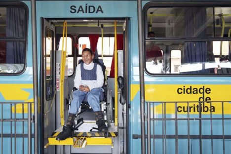 Curitiba – Estudantes da educação especial em Curitiba têm direito a transporte adaptado