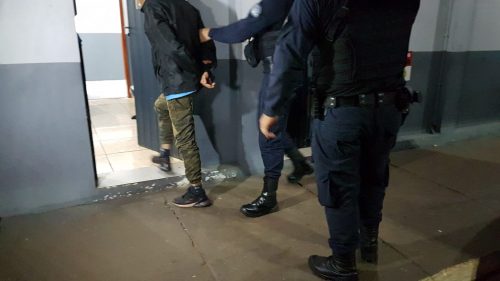Imagem referente a Homem é detido com cocaína, maconha e rádio comunicador no Cascavel Velho
