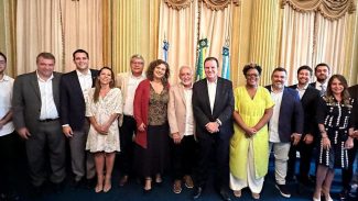 Prefeito do Rio dá posse a novos secretários e dirigentes municipais