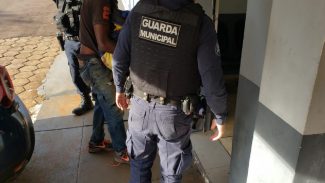Homem detido em abordagem social é identificado como suspeito de estupro no Riviera