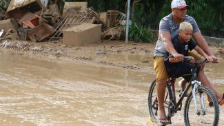 SP: vítimas de inundações no litoral precisam de cadeiras de rodas