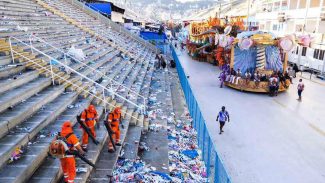 Desfiles de blocos e escolas no Rio já geraram 466,2 toneladas de lixo