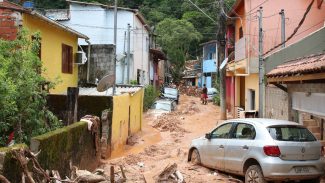 Seguradoras já resgataram 3 mil veículos no litoral norte paulista