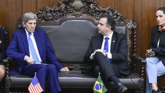 No Senado, Kerry discute pauta ambiental e parcerias com o Brasil