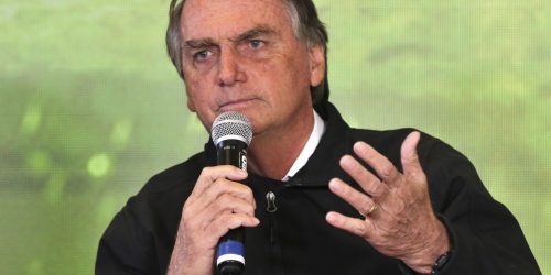 PF pode ouvir Bolsonaro no exterior sobre inquérito dos atos golpistas