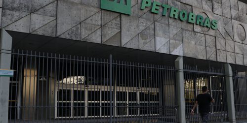 Imagem referente a Governo pede suspensão da venda de ativos da Petrobras por 90 dias