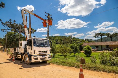 Paraná Trifásico conclui a construção de 11.245 km de redes e já beneficia 315 municípios