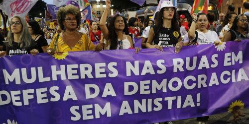 Mulheres ocupam Centro do Rio e homenageiam Marielle em ato 8M