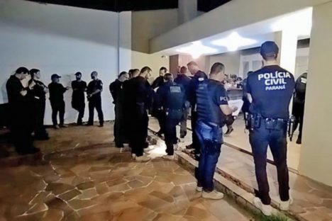 Polícia Civil prende dez integrantes de grupo ligado ao tráfico em Londrina e Matinhos Polícia Civil prende dez integrantes de grupo ligado ao tráfico em Londrina e Matinhos