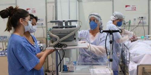 Imagem referente a Três anos depois, profissionais de saúde ainda sentem peso da pandemia