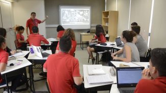 Especialistas pedem revogação do novo ensino médio