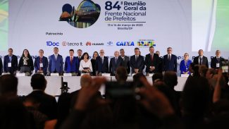 Lula quer banco público emprestando para obras em municípios
