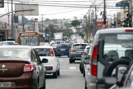 Imagem referente a 2,6 milhões de pessoas estão com IPVA em dia no Paraná; saiba o que fazer se ele estiver atrasado