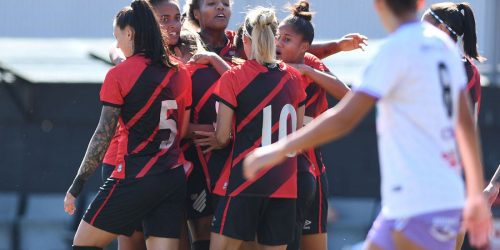 Athletico-PR e Grêmio vencem pela 4ª rodada do Brasileiro Feminino Athletico-PR e Grêmio vencem pela 4ª rodada do Brasileiro Feminino