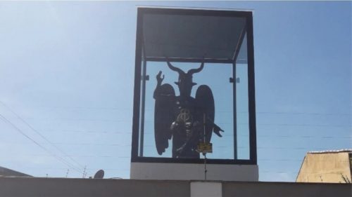Baphomet: Estátua ‘sombria’ com pentagrama assusta vizinhos no RS