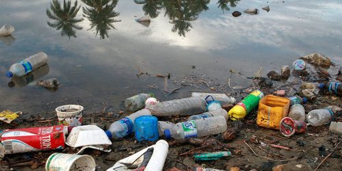 Brasil gerou 64 quilos de resíduos plásticos por pessoa em 2022