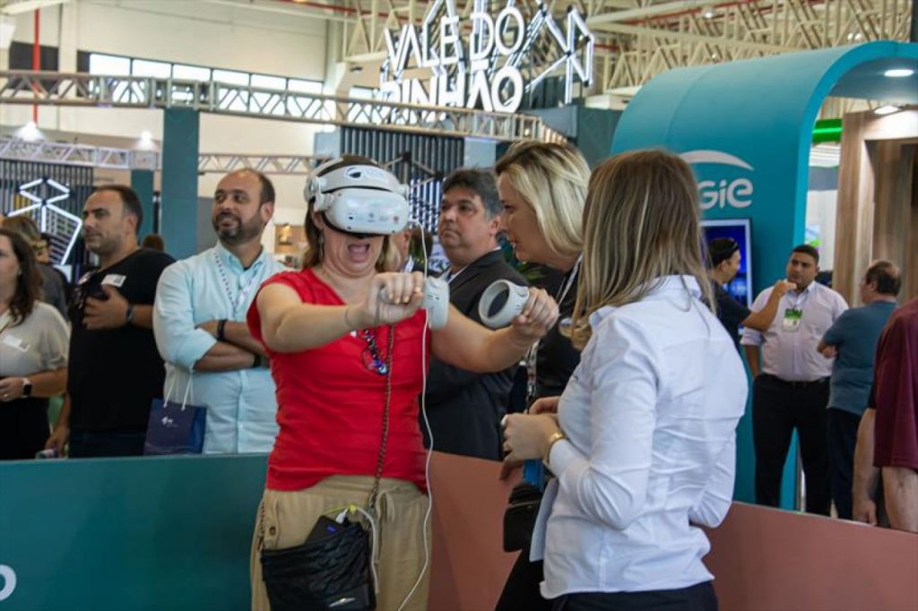 Experiência virtual da Arena Metaverso conquista o público no Smart City Curitiba