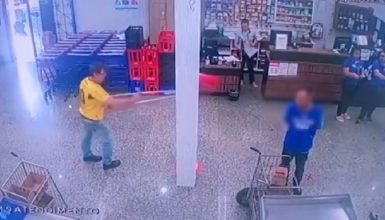 Câmera registra homem quebrando objetos em supermercado no Jardim Presidente