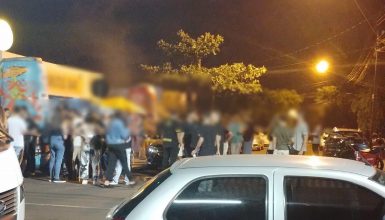 Vídeo mostra jovens atrapalhando trânsito na Rua Bororós