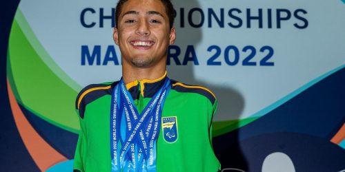 Promessa da natação paralímpica quer seguir legado de Daniel Dias