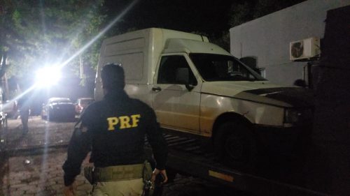 Fiorino com alerta de furto em Foz é recuperado pela PRF em Cascavel