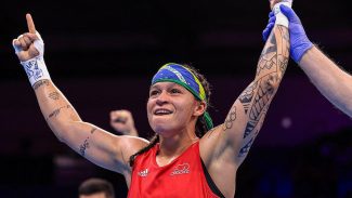 Beatriz Ferreira sobra na final e fatura bicampeonato mundial de boxe