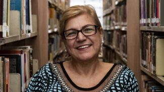 Da cidade sem biblioteca à defesa do acesso gratuito à cultura: a vida de Marta Sienna vale um livro